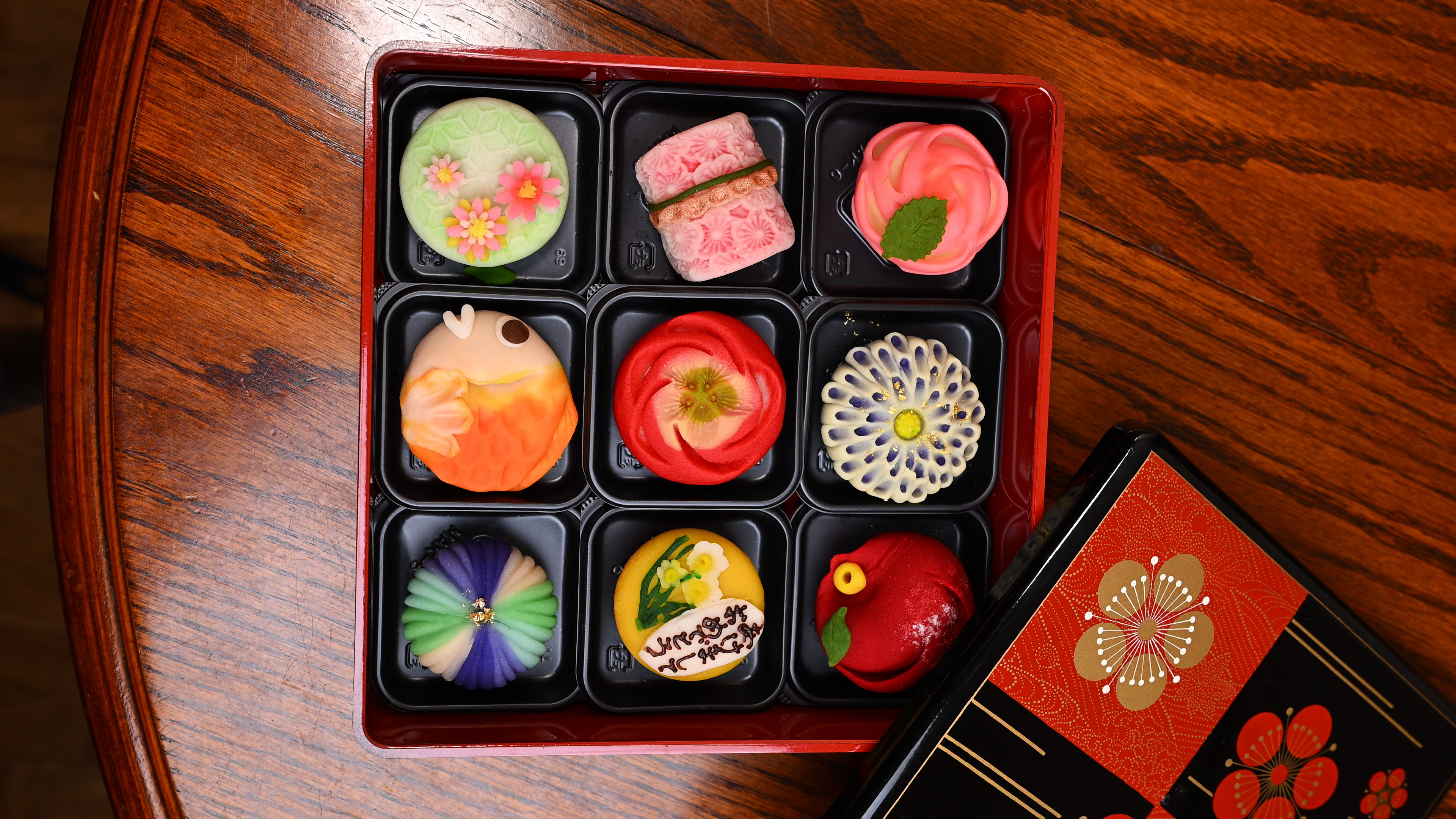 華やかな練り切りの作品